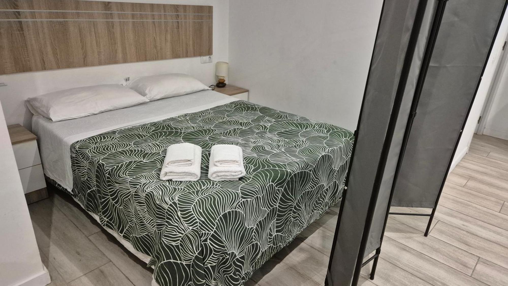 Malaga Velarde Center 3 Apartment Екстериор снимка